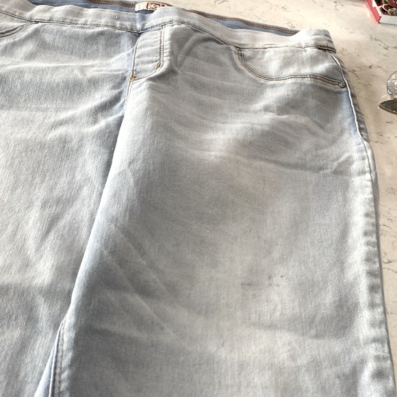 Lei Jean Bermuda Shorts - Picture 4 of 8